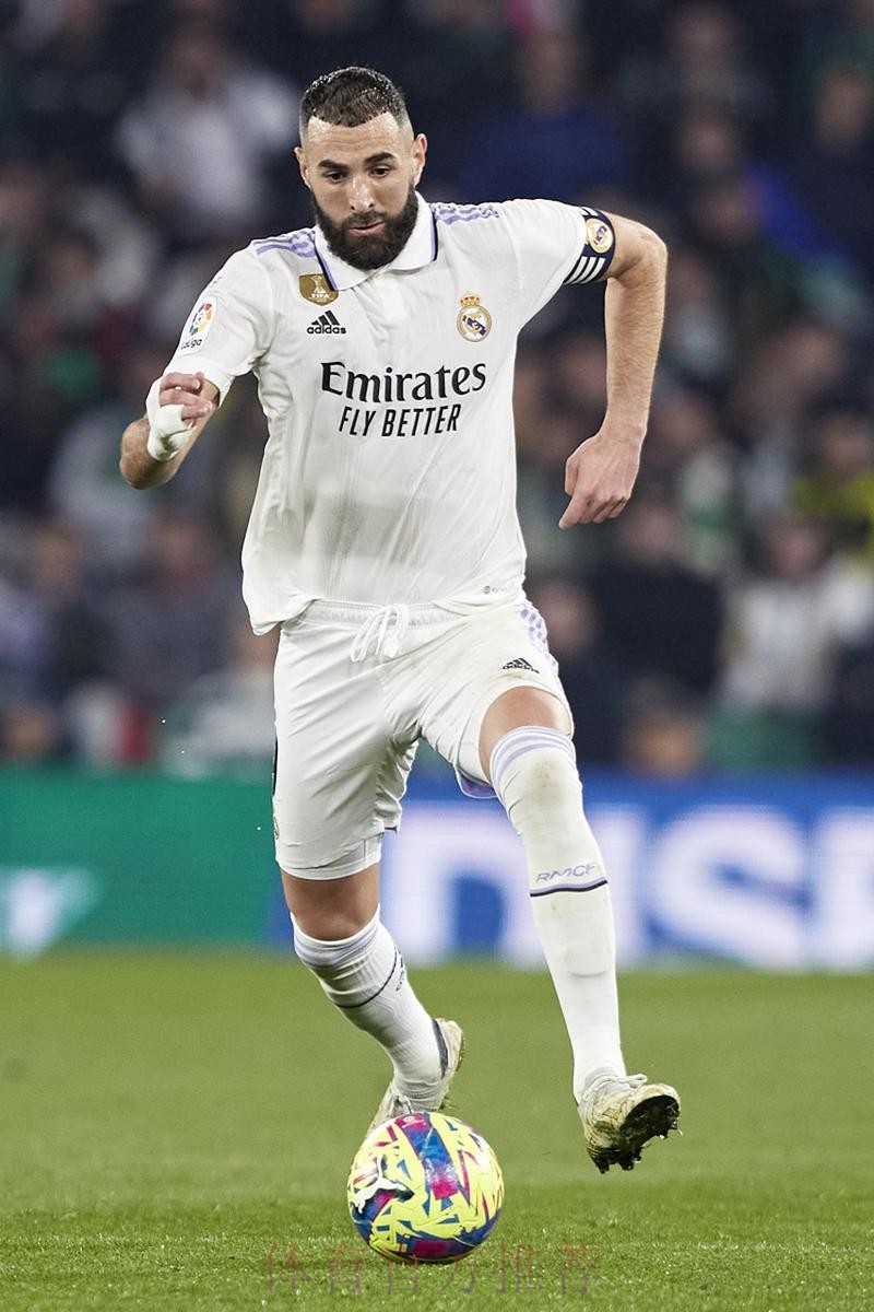 连失2点后 本泽马罚出优雅勺子!14球登顶欧冠射手榜 连失2点后 本泽马罚出优雅勺子!14球登顶欧冠射手榜