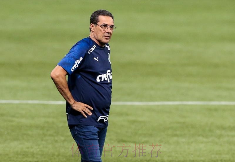 官方:前皇马主帅卢森博格新冠病毒检测呈阳性